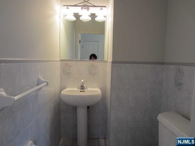 2217 B Mackay B, Fort Lee, NJ 07024