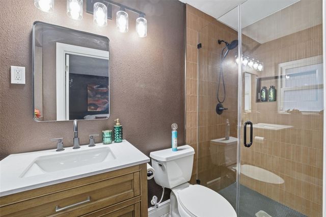 812 W 124TH AVENUE, Tampa, FL 33612