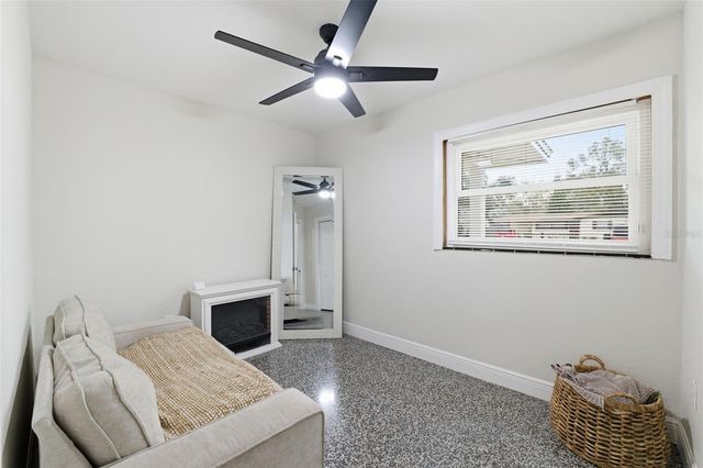 812 W 124TH AVENUE, Tampa, FL 33612