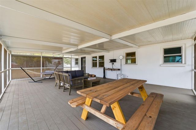 812 W 124TH AVENUE, Tampa, FL 33612