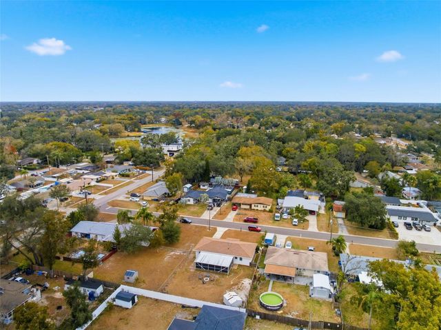 812 W 124TH AVENUE, Tampa, FL 33612