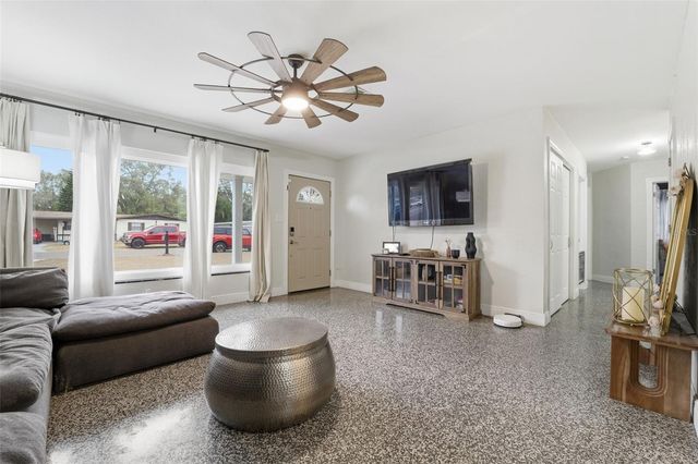 812 W 124TH AVENUE, Tampa, FL 33612