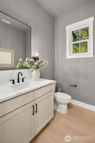 816 165th Avenue NE, Bellevue, WA 98008