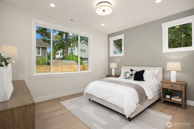 816 165th Avenue NE, Bellevue, WA 98008