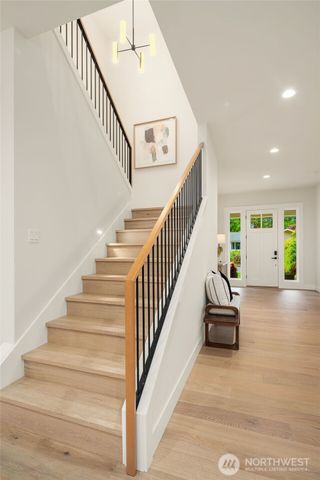 816 165th Avenue NE, Bellevue, WA 98008