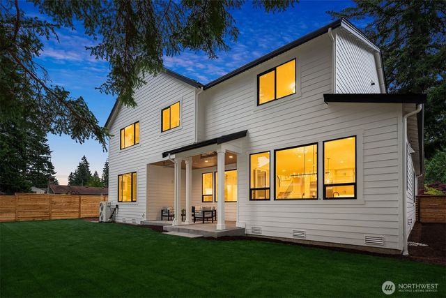 816 165th Avenue NE, Bellevue, WA 98008