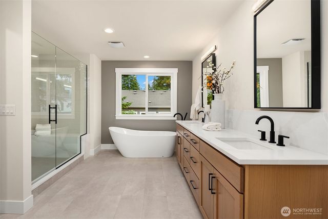 816 165th Avenue NE, Bellevue, WA 98008