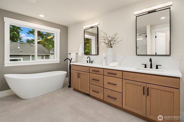 816 165th Avenue NE, Bellevue, WA 98008