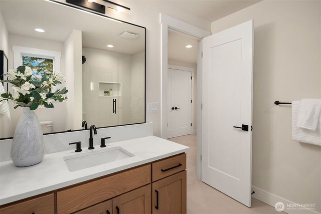 816 165th Avenue NE, Bellevue, WA 98008