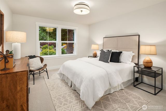816 165th Avenue NE, Bellevue, WA 98008