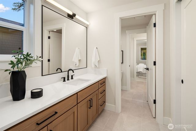 816 165th Avenue NE, Bellevue, WA 98008