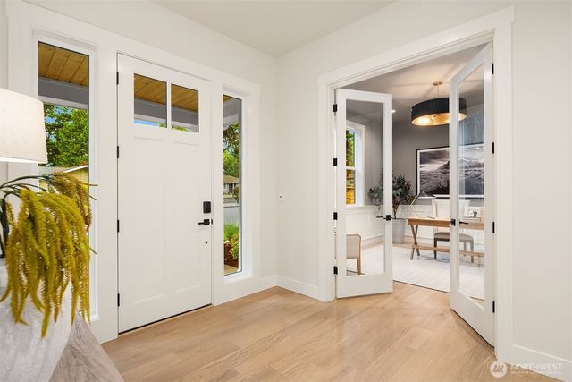 816 165th Avenue NE, Bellevue, WA 98008
