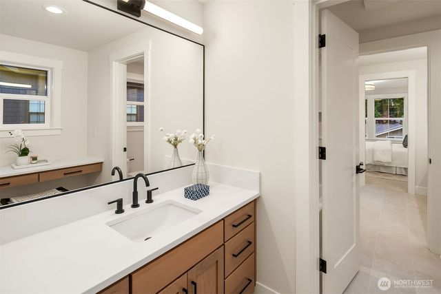 816 165th Avenue NE, Bellevue, WA 98008