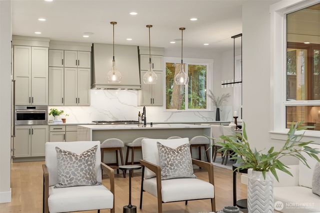 816 165th Avenue NE, Bellevue, WA 98008