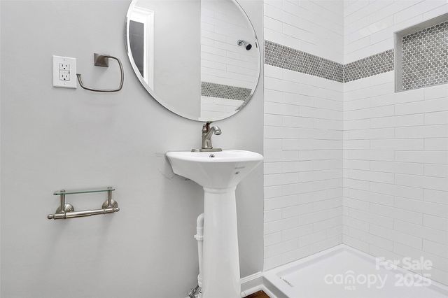 1015 W 4th Avenue, Gastonia, NC 28052