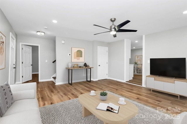 1015 W 4th Avenue, Gastonia, NC 28052