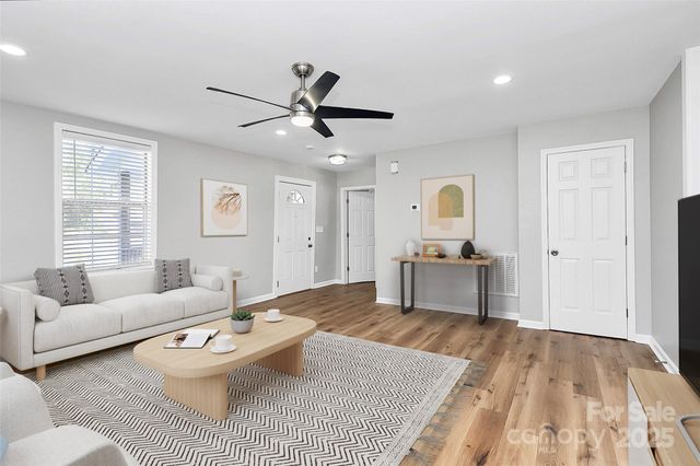 1015 W 4th Avenue, Gastonia, NC 28052