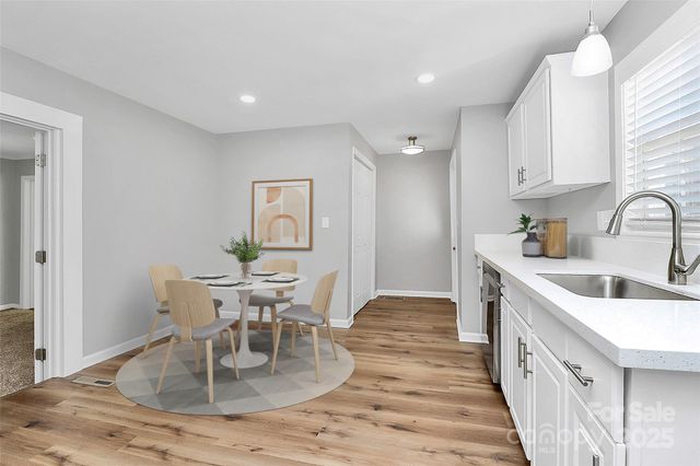 1015 W 4th Avenue, Gastonia, NC 28052