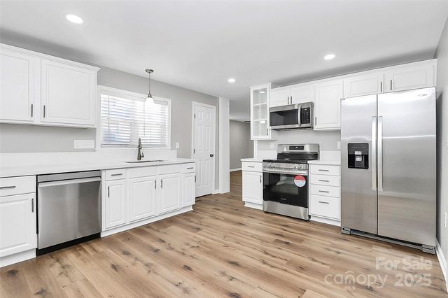 1015 W 4th Avenue, Gastonia, NC 28052