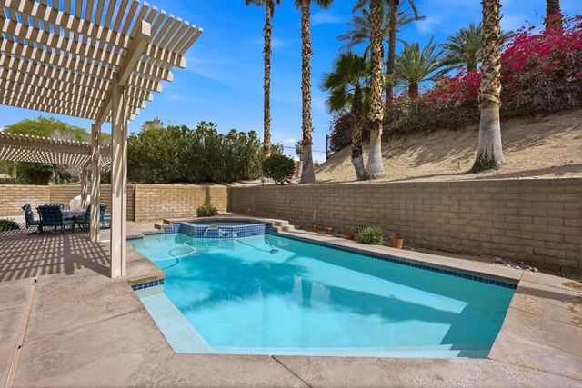 133 Vista Royale, Palm Desert, CA 92260