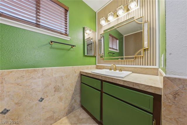 6811 Soldela Drive, Las Vegas, NV 89156