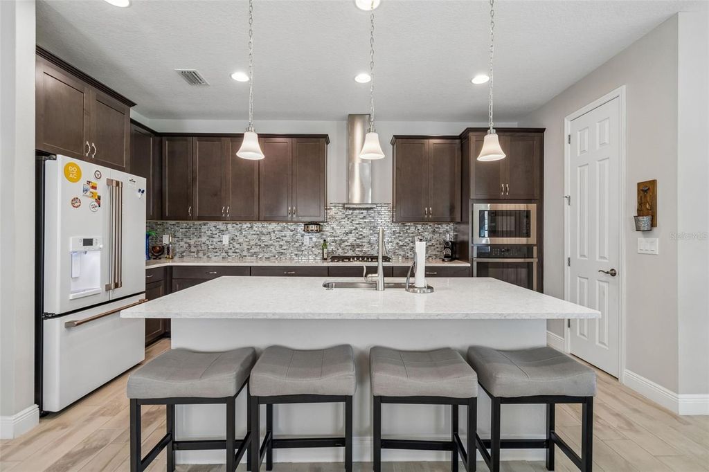 Image 13 of property listing at 12453 HORSESHOE BEND DRIVE, Lithia, FL 33547