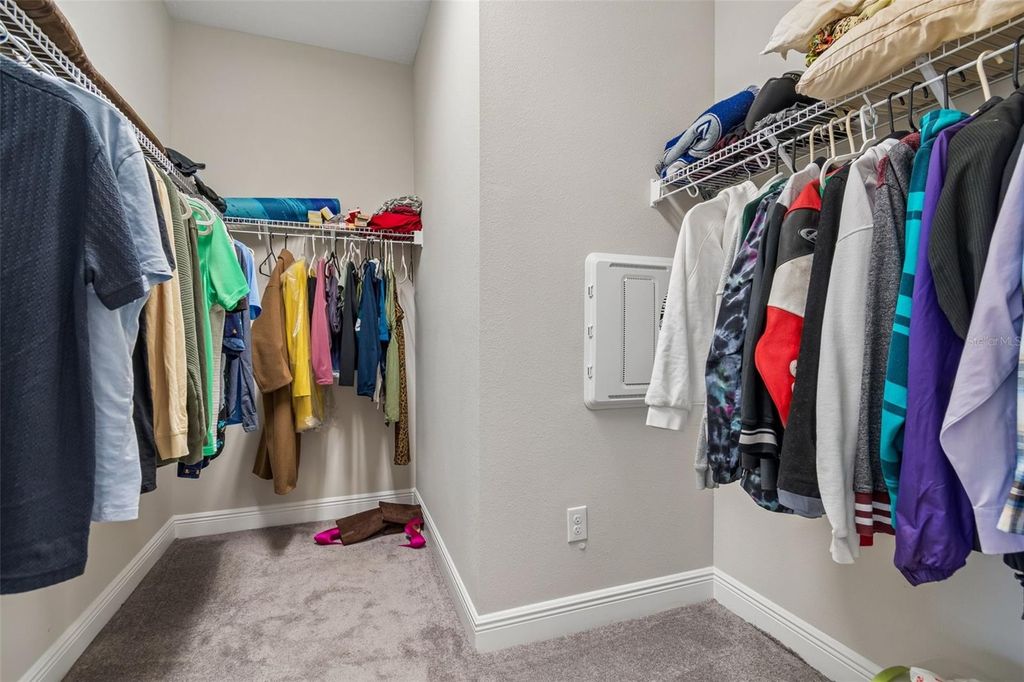 Image 23 of property listing at 12453 HORSESHOE BEND DRIVE, Lithia, FL 33547