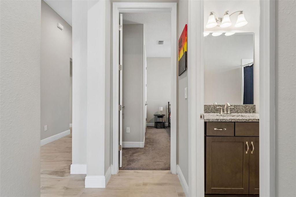 Image 36 of property listing at 12453 HORSESHOE BEND DRIVE, Lithia, FL 33547