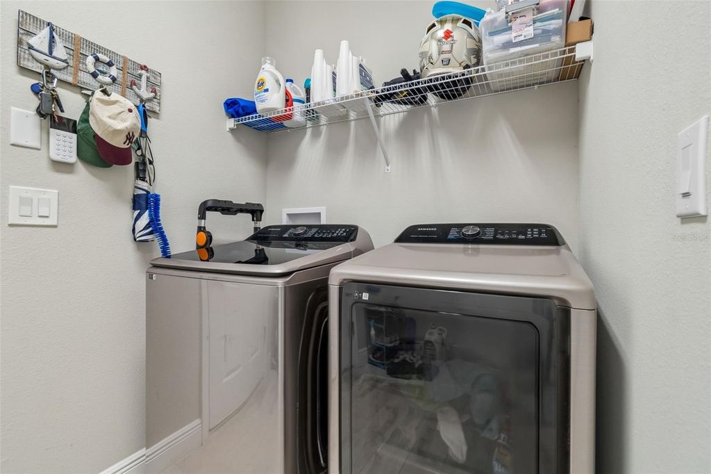 Image 38 of property listing at 12453 HORSESHOE BEND DRIVE, Lithia, FL 33547