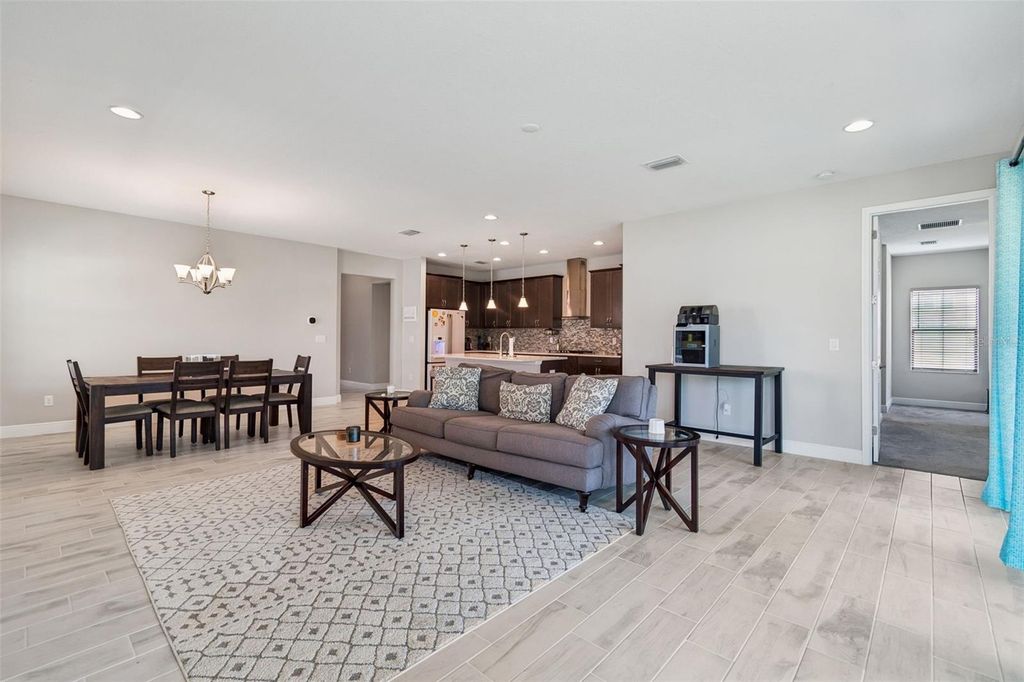 Image 8 of property listing at 12453 HORSESHOE BEND DRIVE, Lithia, FL 33547