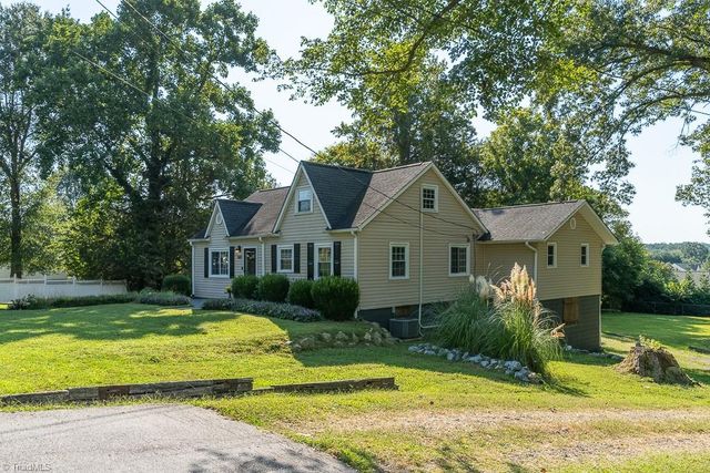 1910 Darwick Road, Winston-salem, NC 27127