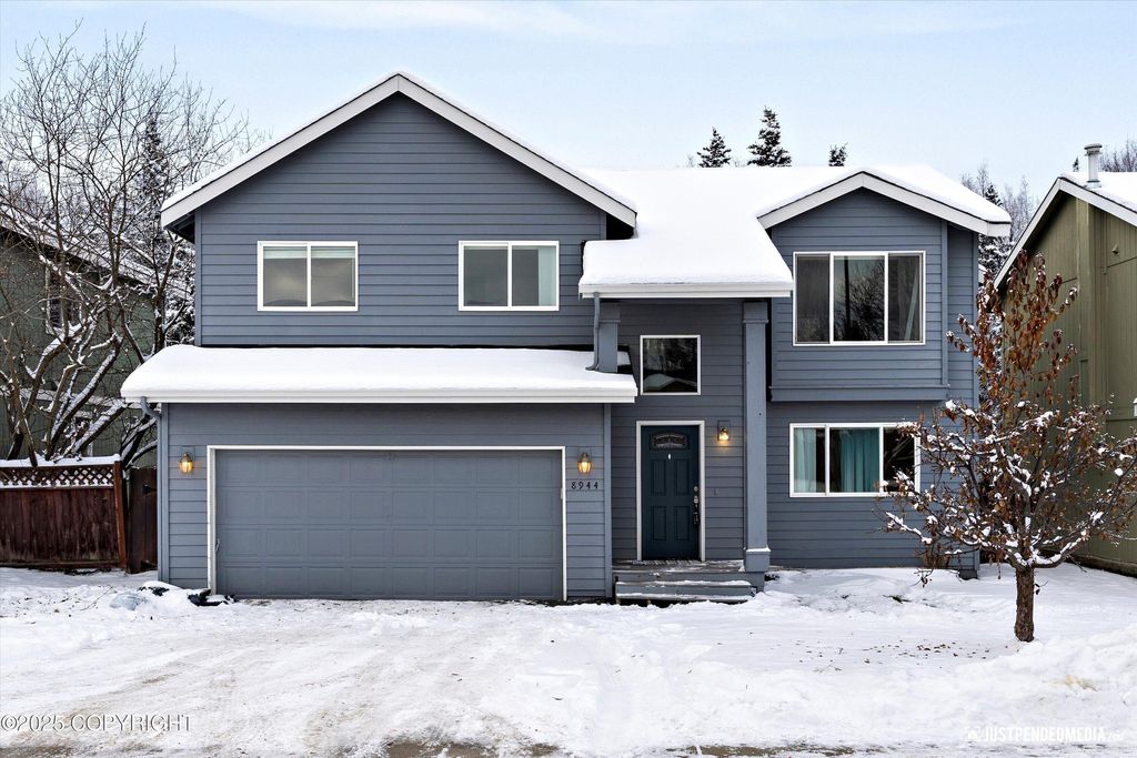 8944 Little Brook Street, Anchorage, AK 99507