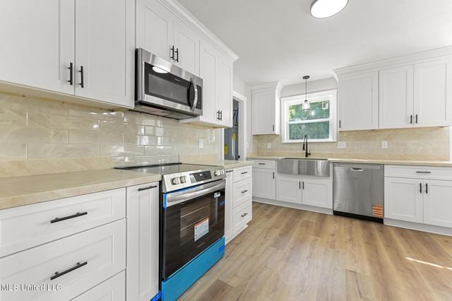 7937 Helmsdale Drive, Ocean Springs, MS 39564