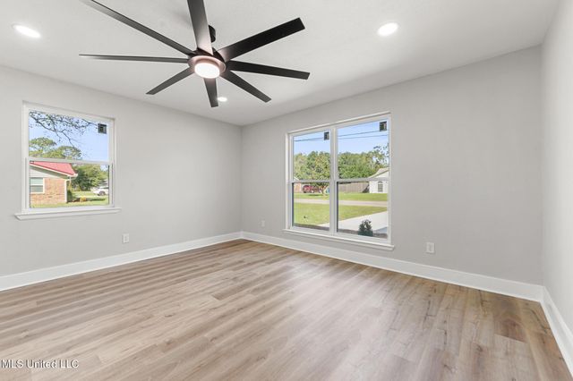 7937 Helmsdale Drive, Ocean Springs, MS 39564