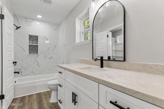 7937 Helmsdale Drive, Ocean Springs, MS 39564