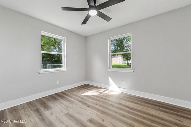 7937 Helmsdale Drive, Ocean Springs, MS 39564