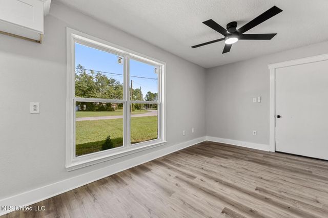 7937 Helmsdale Drive, Ocean Springs, MS 39564