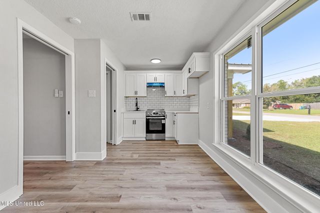 7937 Helmsdale Drive, Ocean Springs, MS 39564