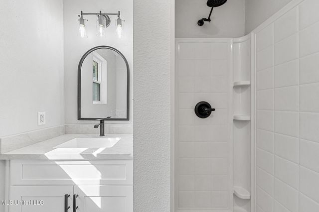 7937 Helmsdale Drive, Ocean Springs, MS 39564