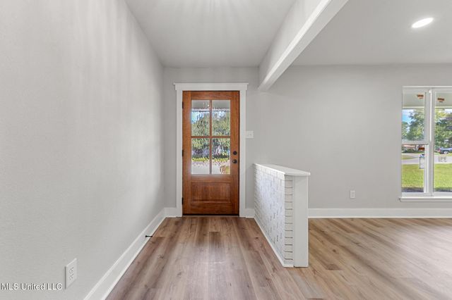 7937 Helmsdale Drive, Ocean Springs, MS 39564