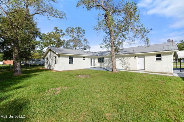 7937 Helmsdale Drive, Ocean Springs, MS 39564