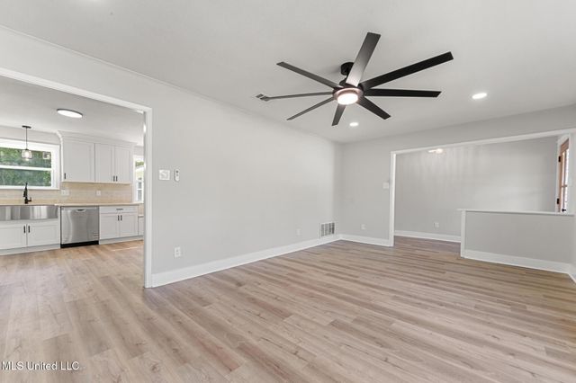 7937 Helmsdale Drive, Ocean Springs, MS 39564