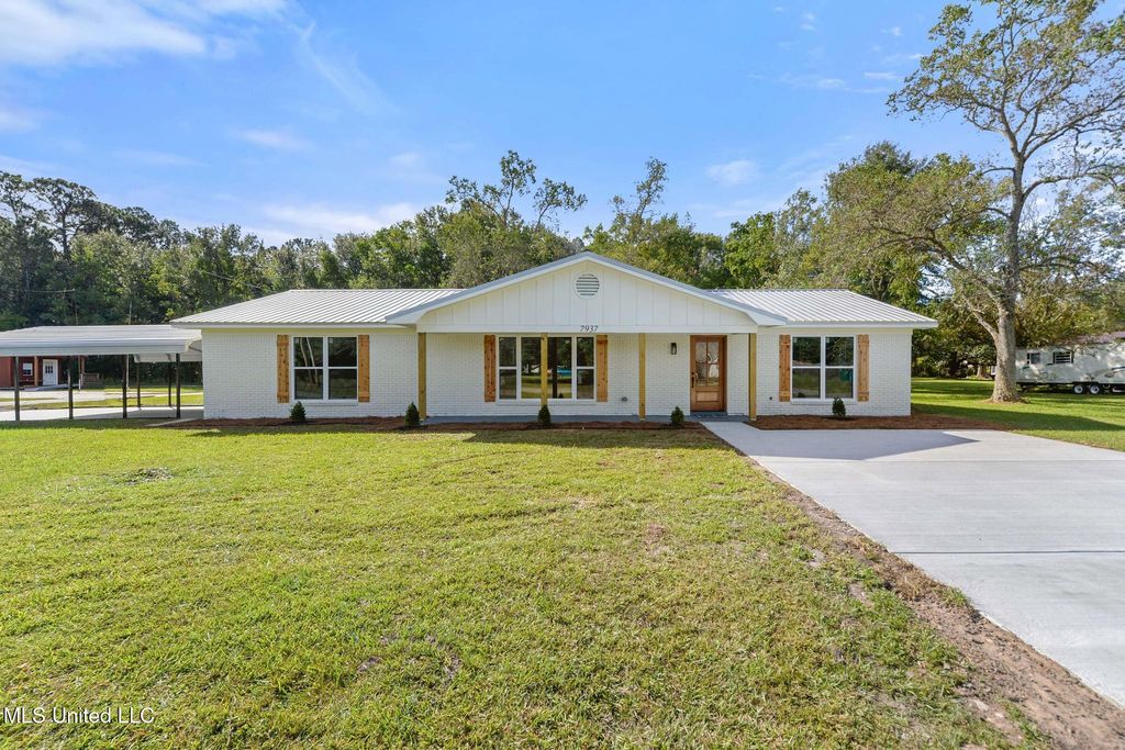 7937 Helmsdale Drive, Ocean Springs, MS 39564