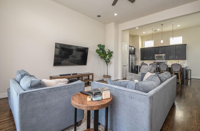 1204 Fowler Street, Houston, TX 77007