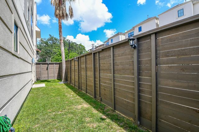 1204 Fowler Street, Houston, TX 77007