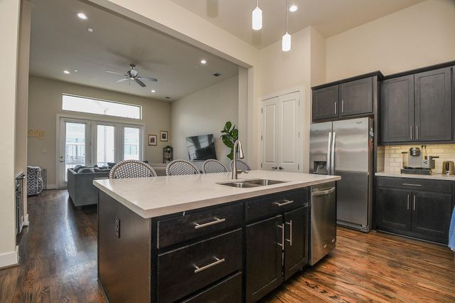 1204 Fowler Street, Houston, TX 77007