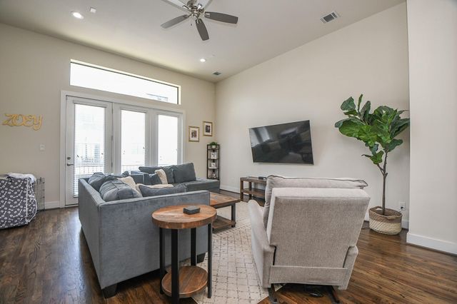 1204 Fowler Street, Houston, TX 77007