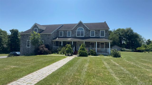 10 Willys Court, Rock Tavern, NY 12575