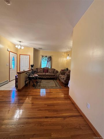10 Willys Court, Rock Tavern, NY 12575