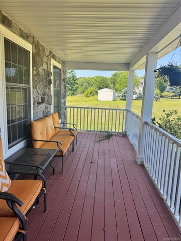 10 Willys Court, Rock Tavern, NY 12575
